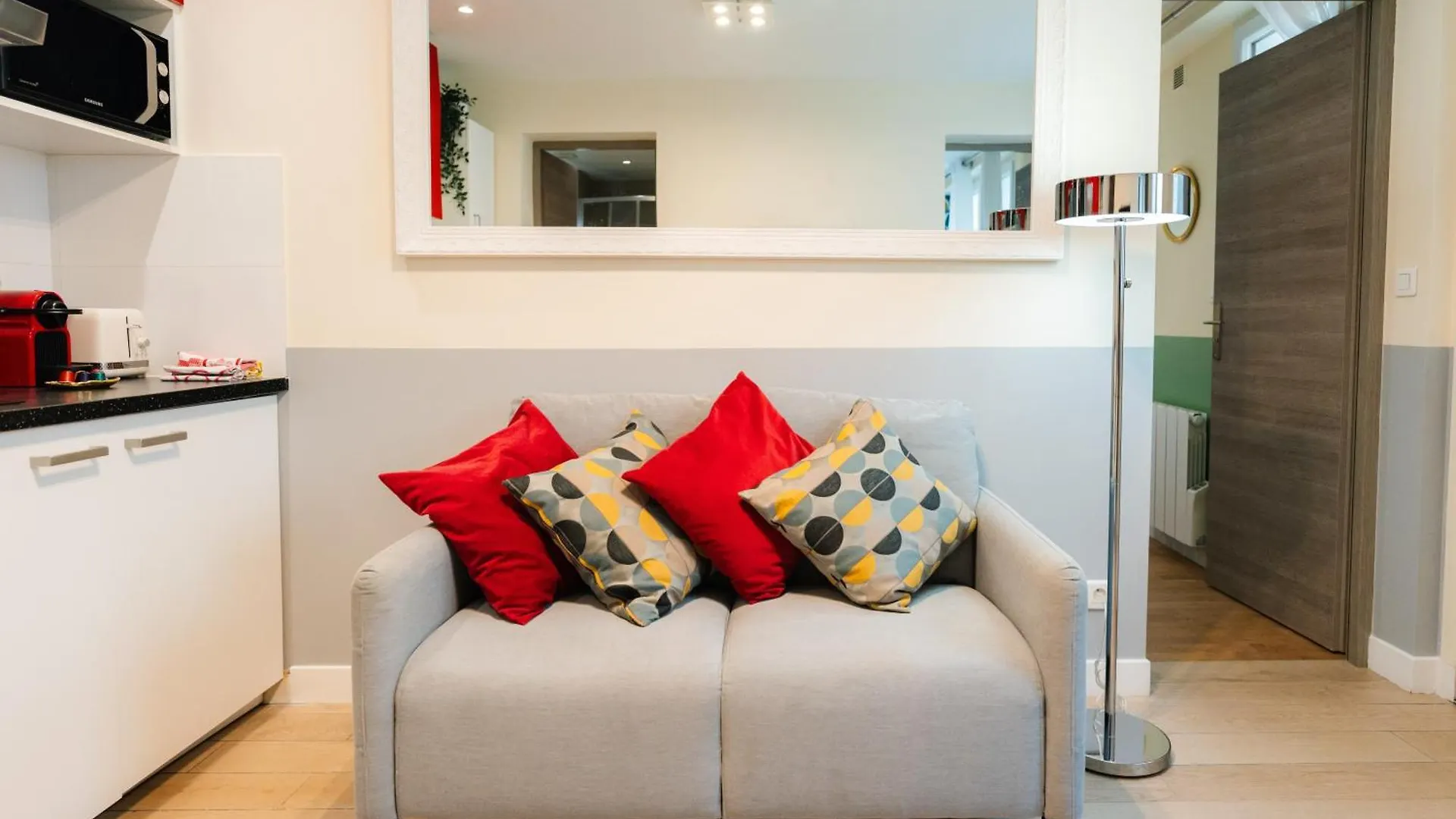 Stunning Modern Red Apartment Near Bastille-Marais Paris 0*,  France