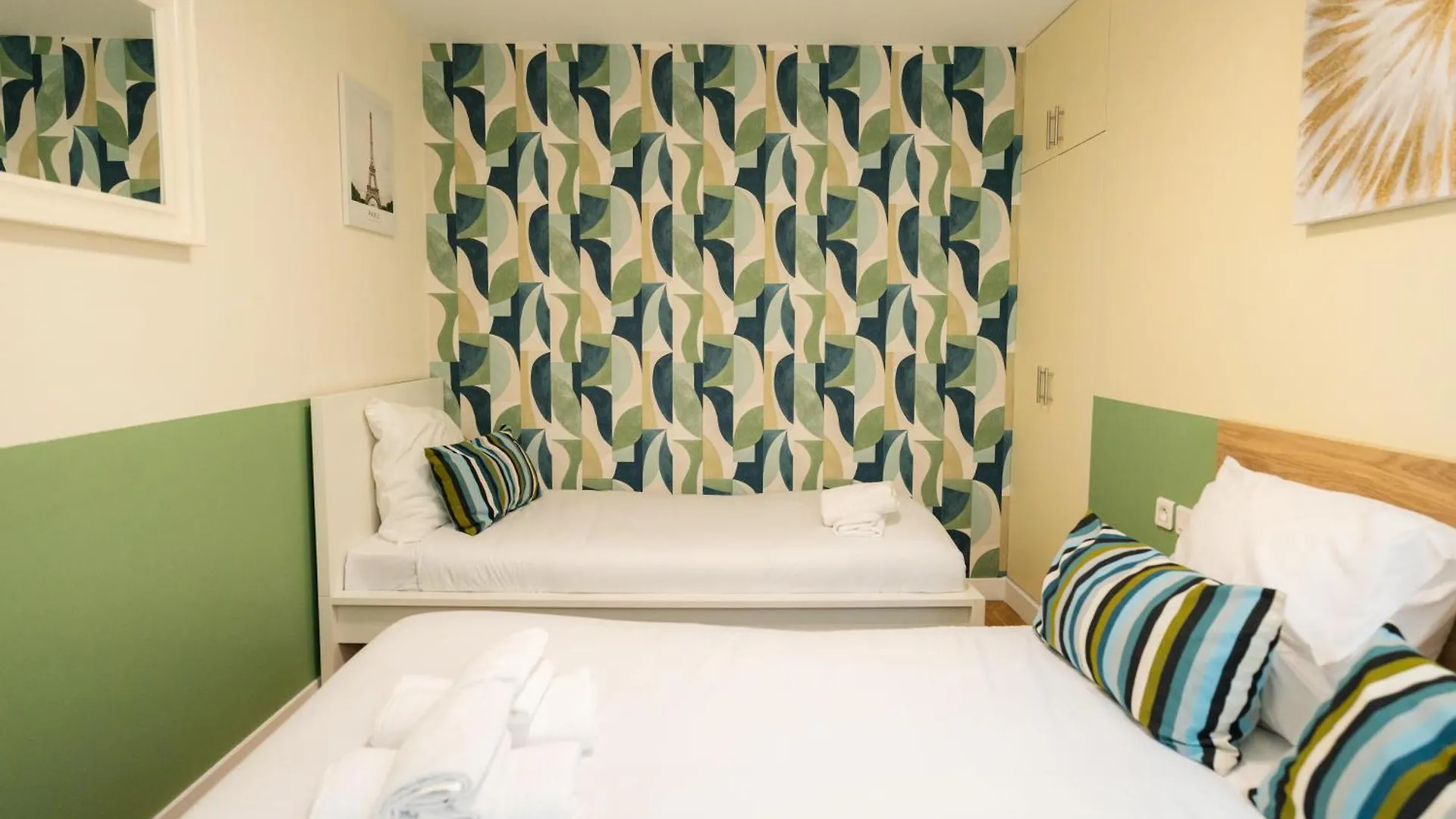 פריז Stunning Modern Red Apartment Near Bastille-Marais 0*,  צרפת