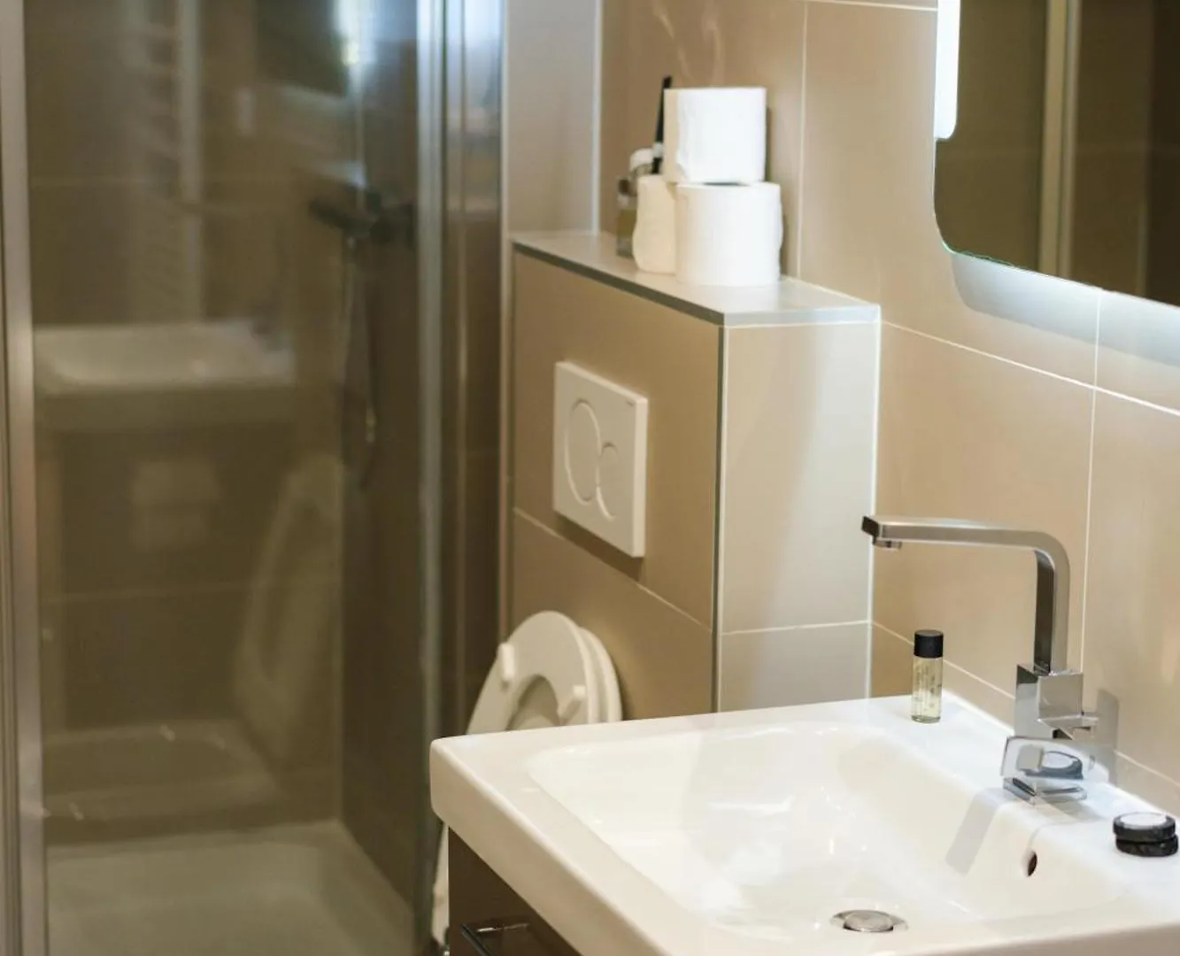 פריז Stunning Modern Red Apartment Near Bastille-Marais