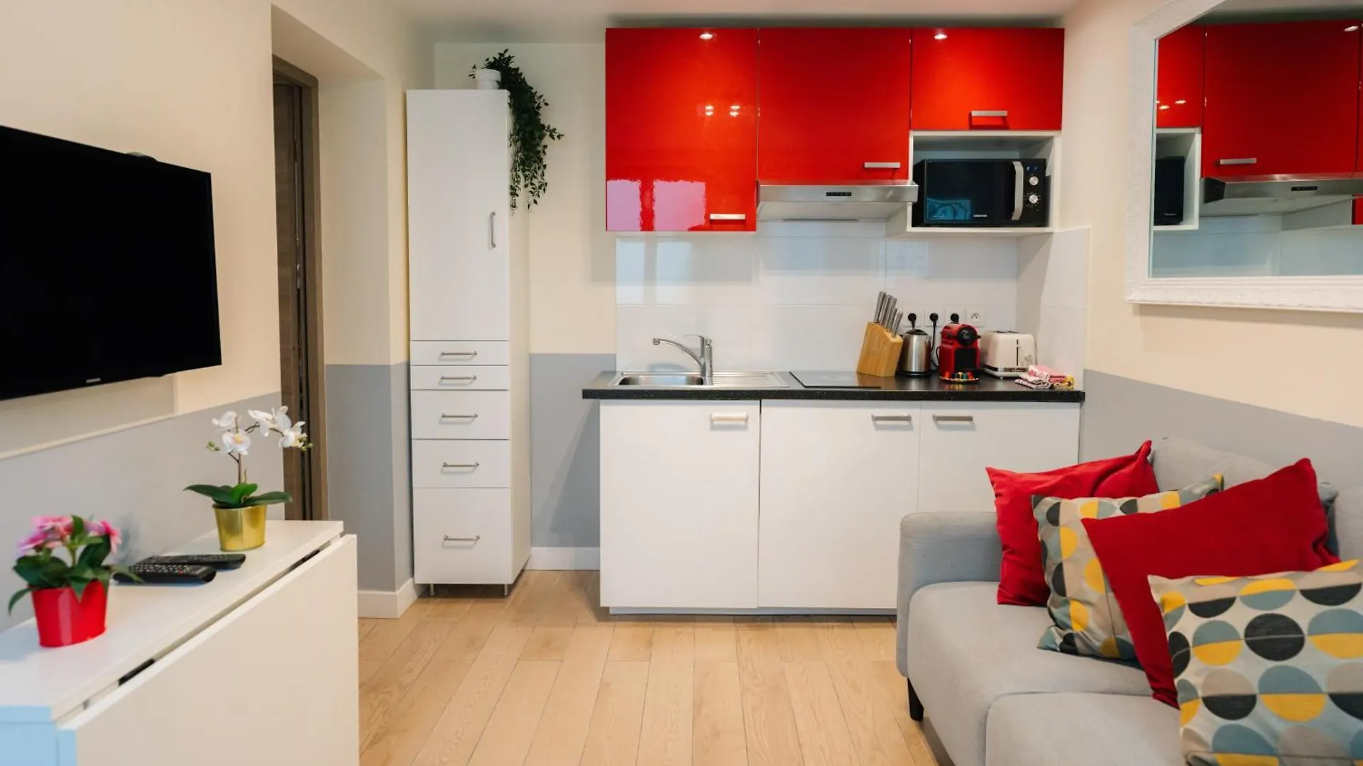 פריז Stunning Modern Red Apartment Near Bastille-Marais